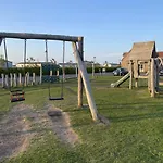 Seascape - Part Of The The Bay Village With Pool, Gym And Direct Access, Pub, Restaurant, Tennis And Meadows Walks * Filey