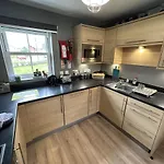 Seascape - Part Of The The Bay Village With Pool, Gym And Direct Access, Pub, Restaurant, Tennis And Meadows Walks