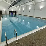 Seascape - Part Of The The Bay Village With Pool, Gym And Direct Access, Pub, Restaurant, Tennis And Meadows Walks *