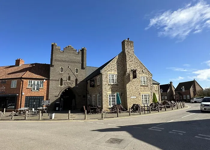 Seascape - Part Of The The Bay Village With Pool, Gym And Direct Access, Pub, Restaurant, Tennis And Meadows Walks *