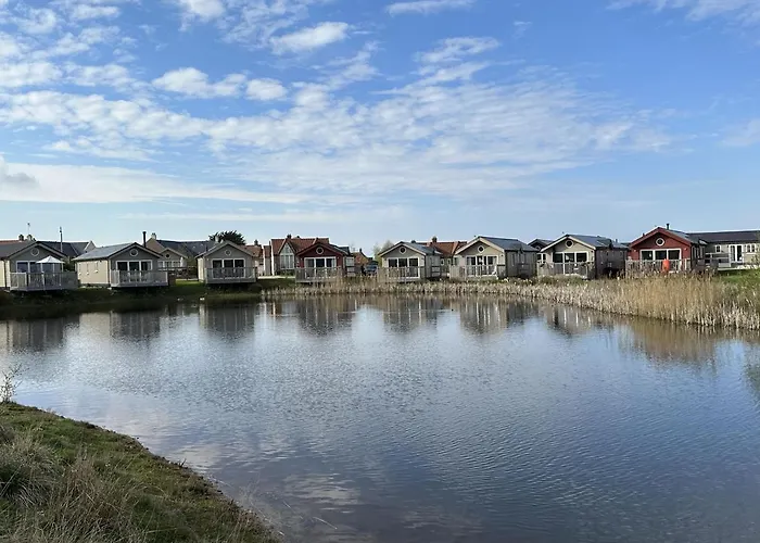 Seascape - Part Of The The Bay Village With Pool, Gym And Direct Access, Pub, Restaurant, Tennis And Meadows Walks *